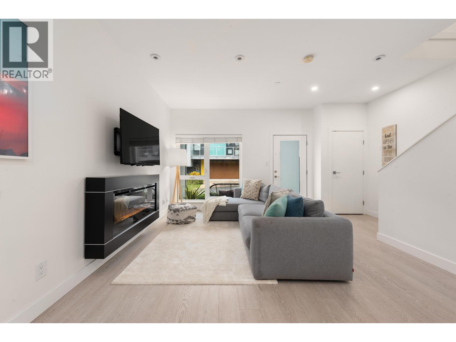 3 3595 Salal Drive, North Vancouver, British Columbia  V7G 0A7 - Photo 5 - R3067038