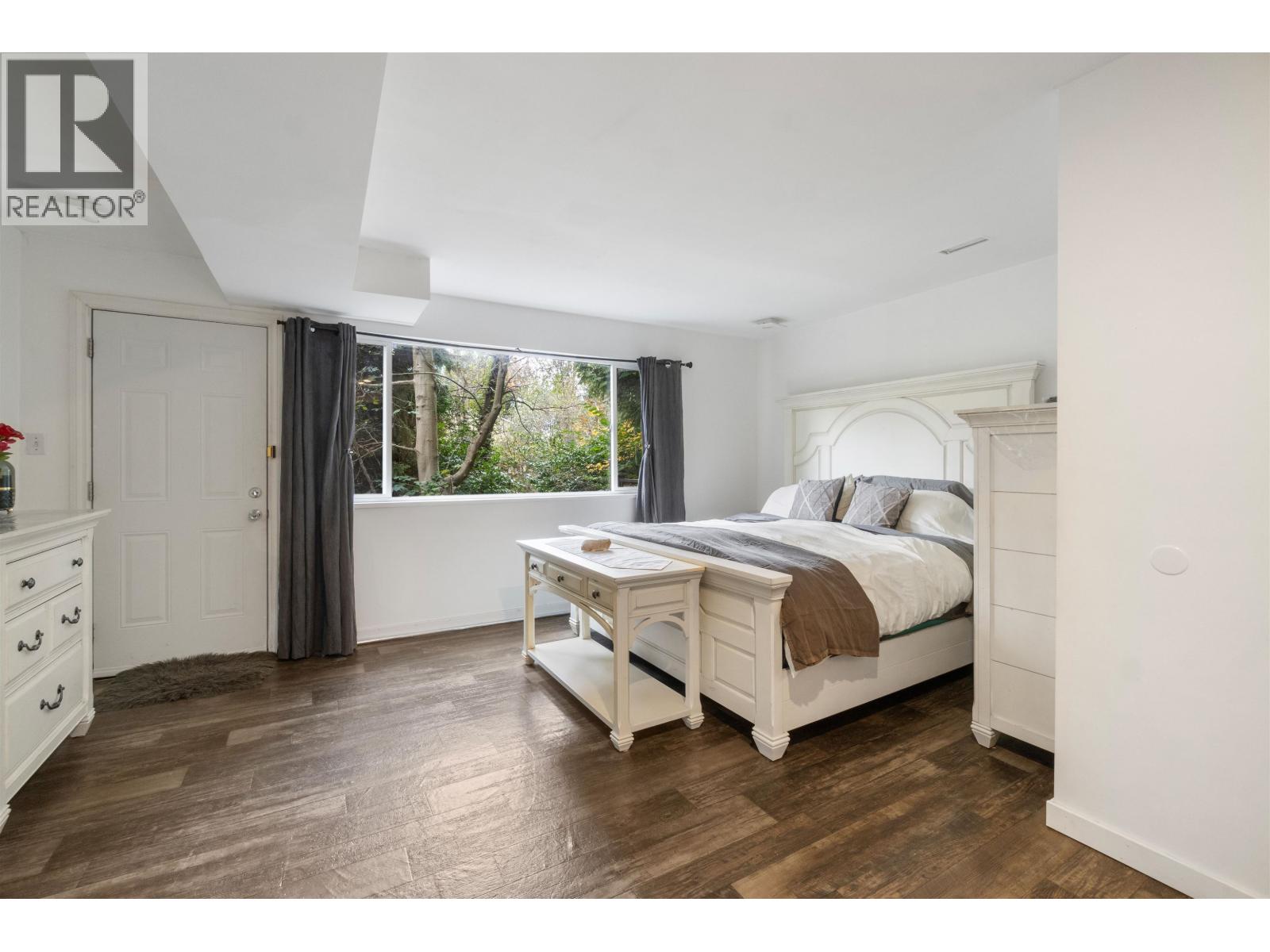 2082 Springer Avenue, Burnaby, British Columbia  V5B 3M5 - Photo 10 - R3067013