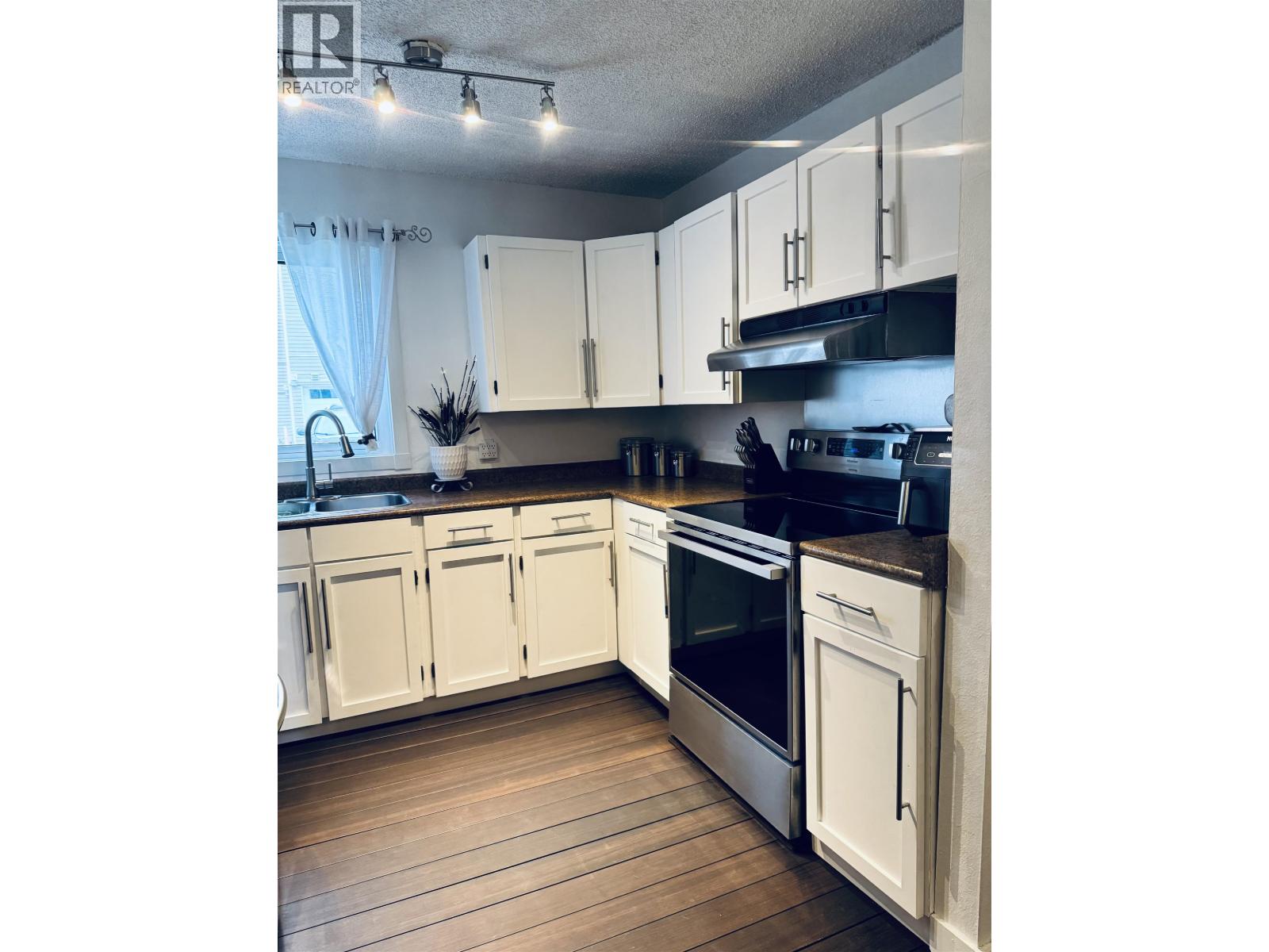 2082 Springer Avenue, Burnaby, British Columbia  V5B 3M5 - Photo 5 - R3067013