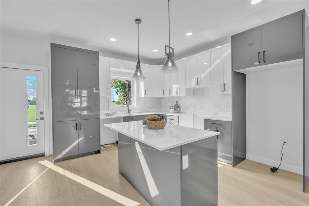 474 Ferry Road, Winnipeg, Manitoba  R3J 1W6 - Photo 9 - 202521093