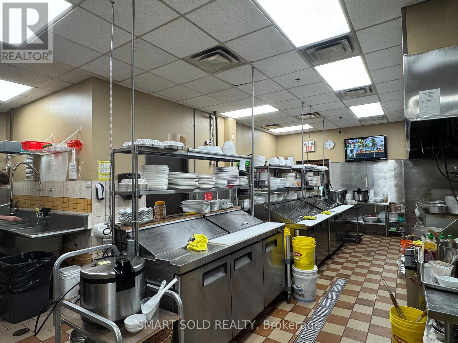 1325 Finch Avenue W, Toronto, Ontario  M3J 2G6 - Photo 9 - W12539736