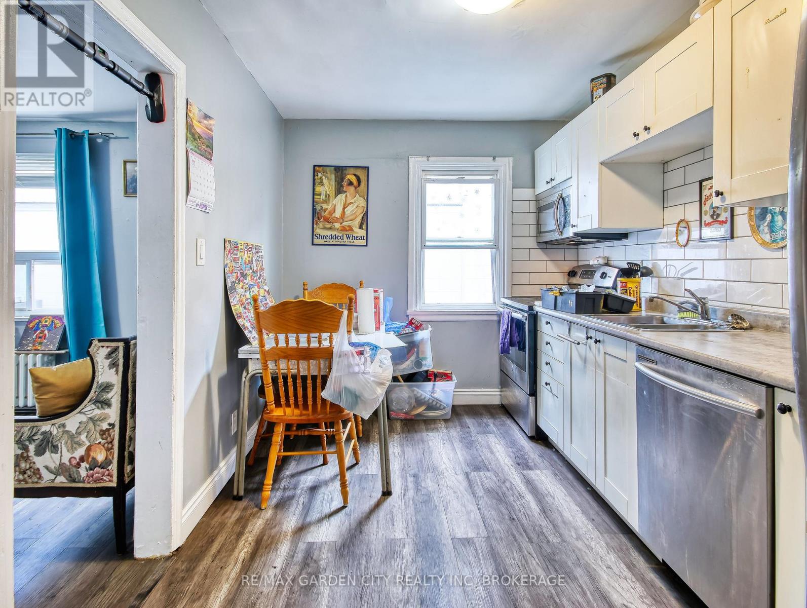 144 Welland Avenue, St. Catharines, Ontario  L2R 2N6 - Photo 7 - X12539762