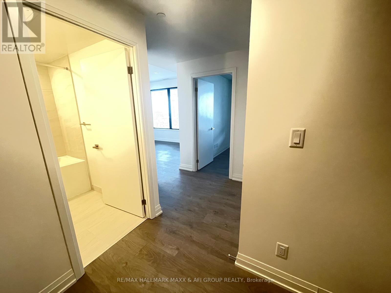 2402 - 4015 The Exchange, Mississauga, Ontario L5B 0N9 - Photo 7 - W12535240