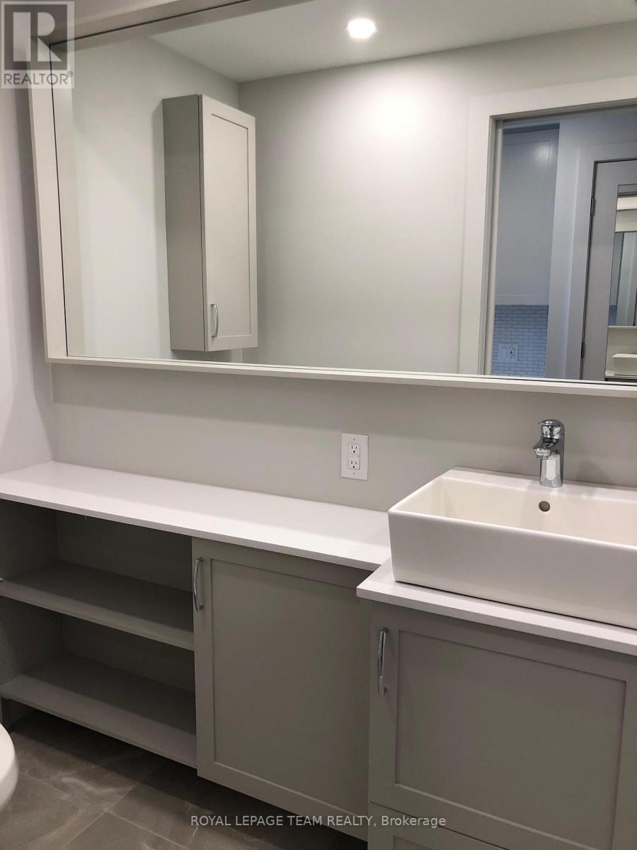 60 Springhurst Avenue, Ottawa, Ontario  K1S 5V7 - Photo 6 - X12539790