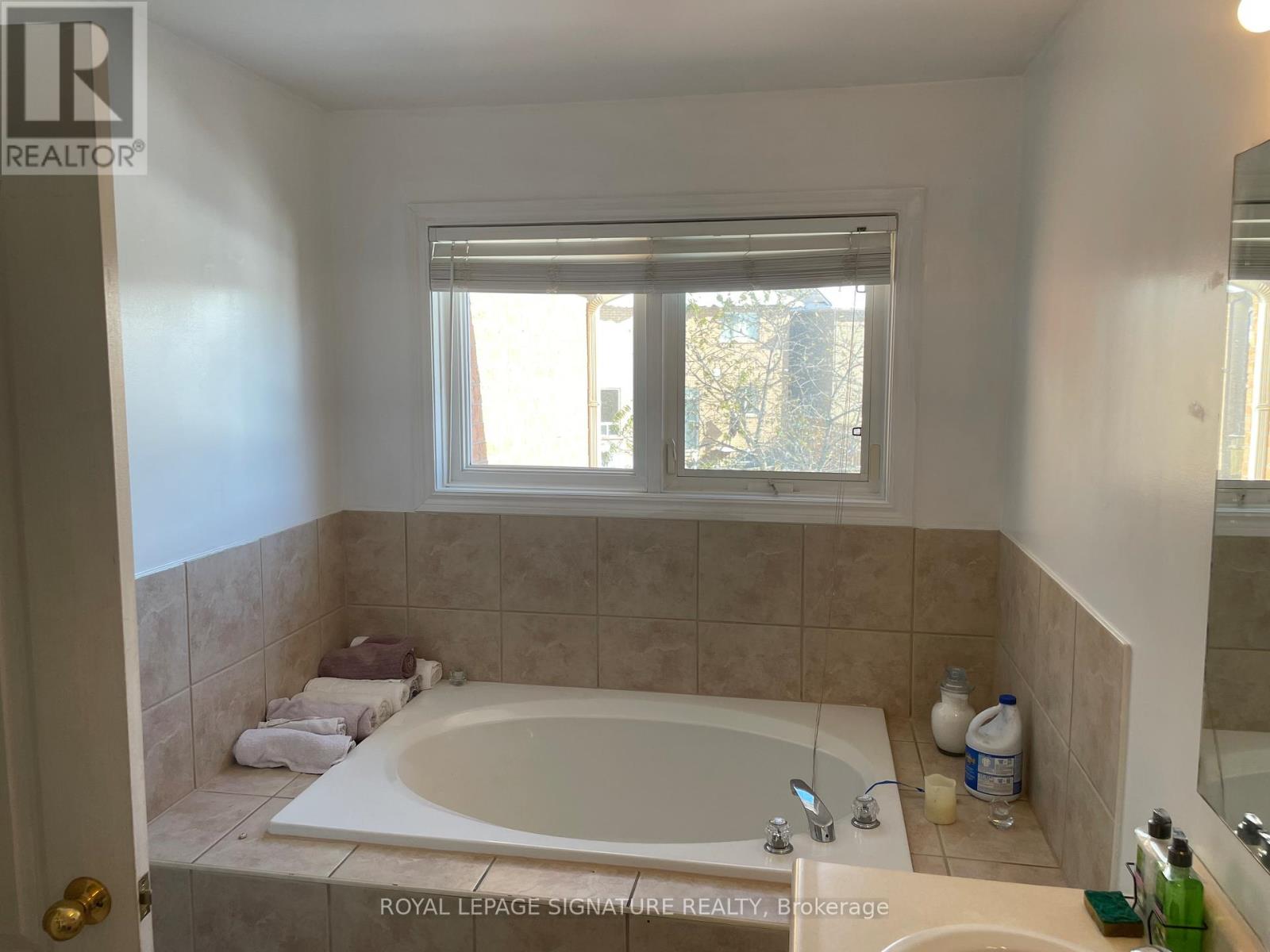 26 Mario Street, Brampton, Ontario  L6P 1N1 - Photo 16 - W12534212