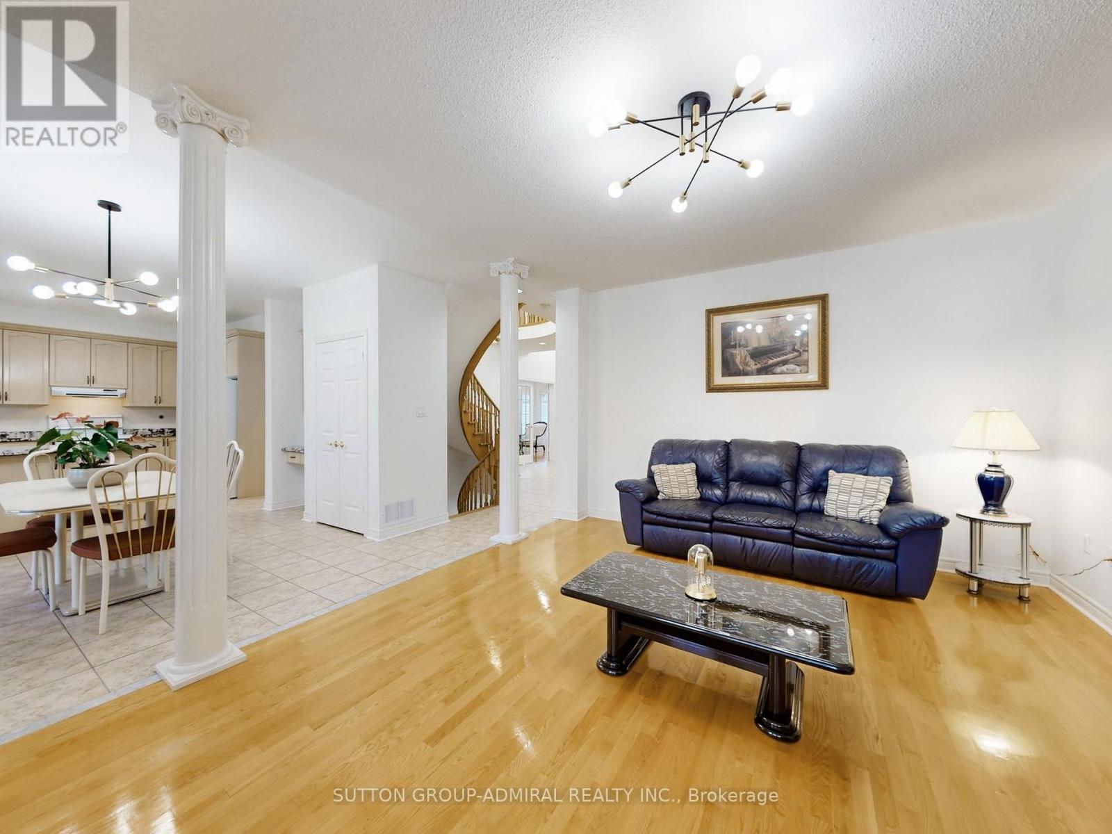 94 Reansbury Crescent, Markham, Ontario  L6C 1X6 - Photo 10 - N12539784