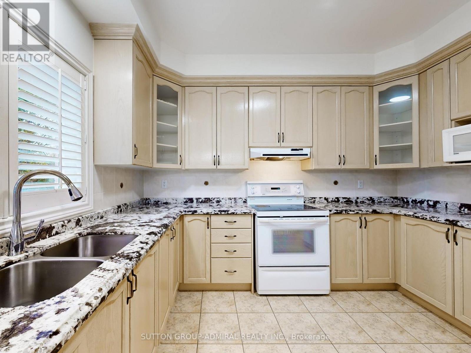 94 Reansbury Crescent, Markham, Ontario  L6C 1X6 - Photo 14 - N12539784