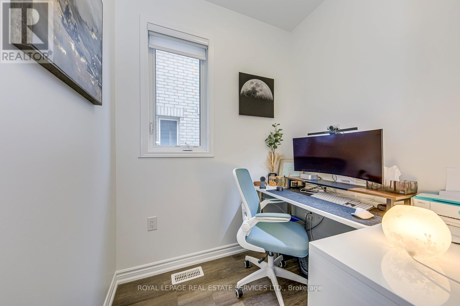 804 Aspen Terrace, Milton, Ontario L9E 1S3 - Photo 4 - W12539788