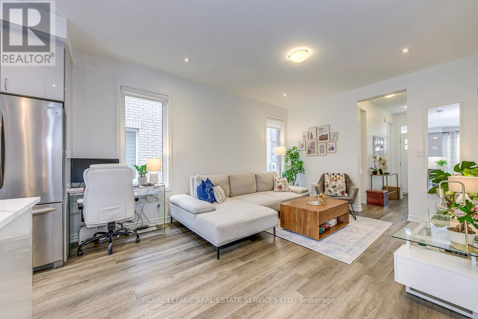 804 Aspen Terrace, Milton, Ontario L9E 1S3 - Photo 6 - W12539788