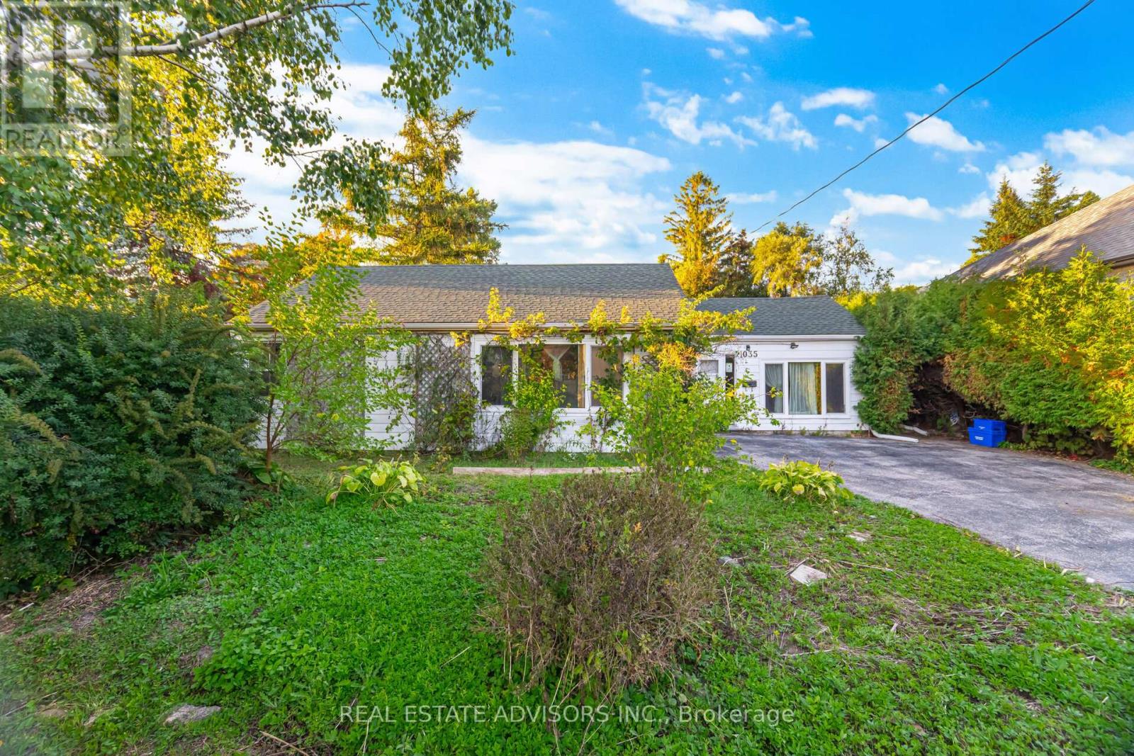 1035 Gorham Street, Newmarket, Ontario  L3Y 5G9 - Photo 2 - N12444128