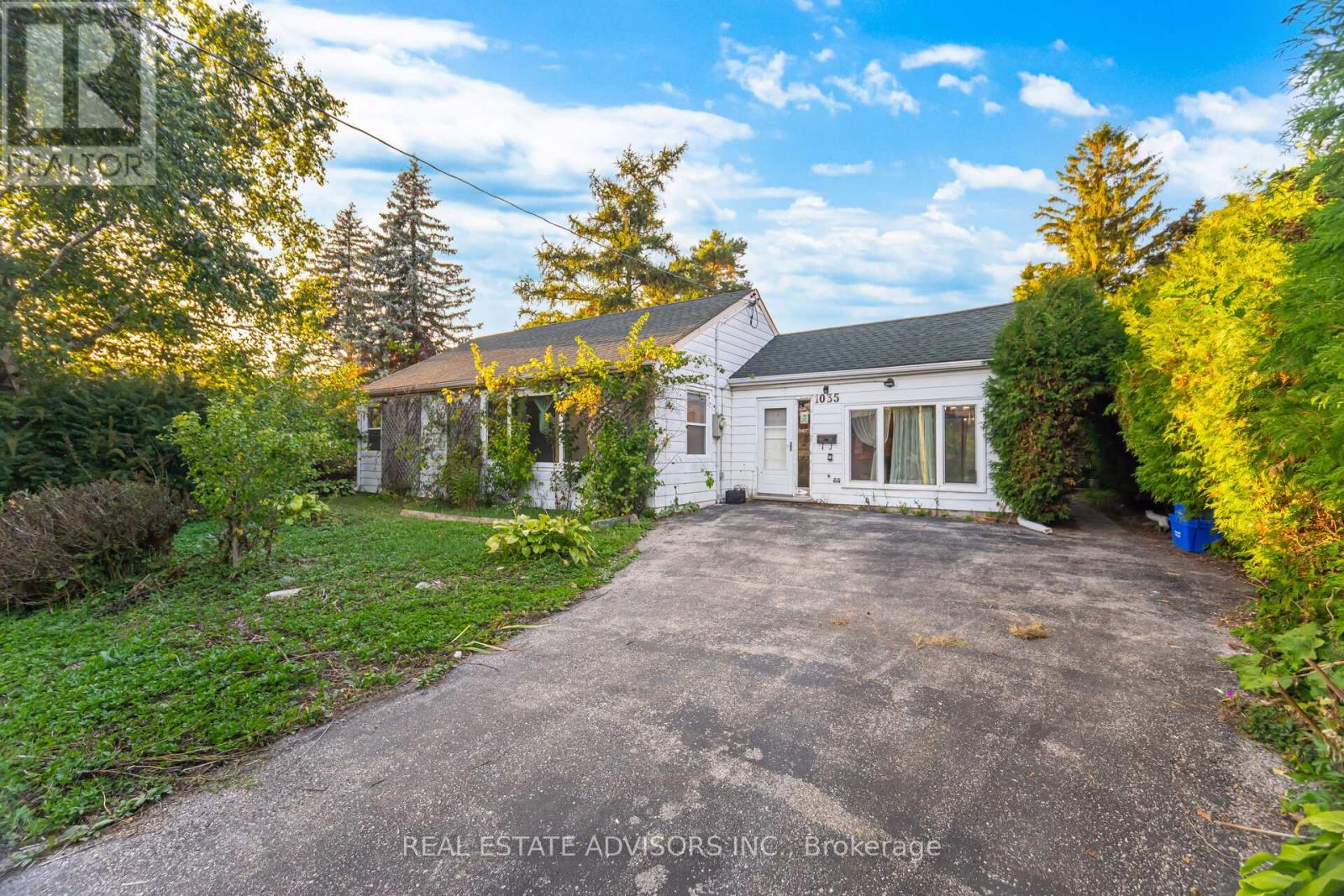 1035 Gorham Street, Newmarket, Ontario  L3Y 5G9 - Photo 3 - N12444128