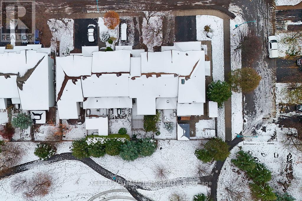 6 Cambray Lane, Ottawa, Ontario  K2K 3C2 - Photo 5 - X12539814