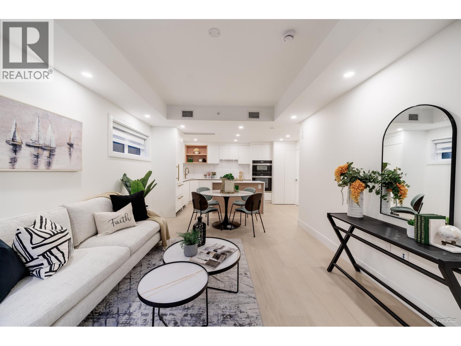 105 918 W 32ND AVENUE, Vancouver, British Columbia