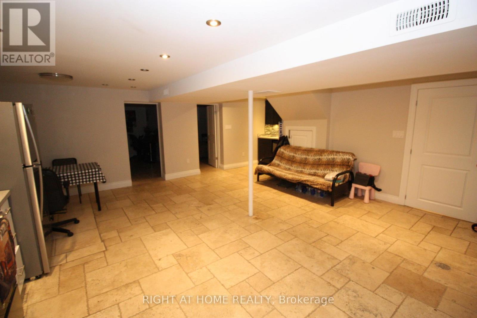 Lower - 81a Shaver Avenue N, Toronto, Ontario  M9B 4N6 - Photo 2 - W12539808