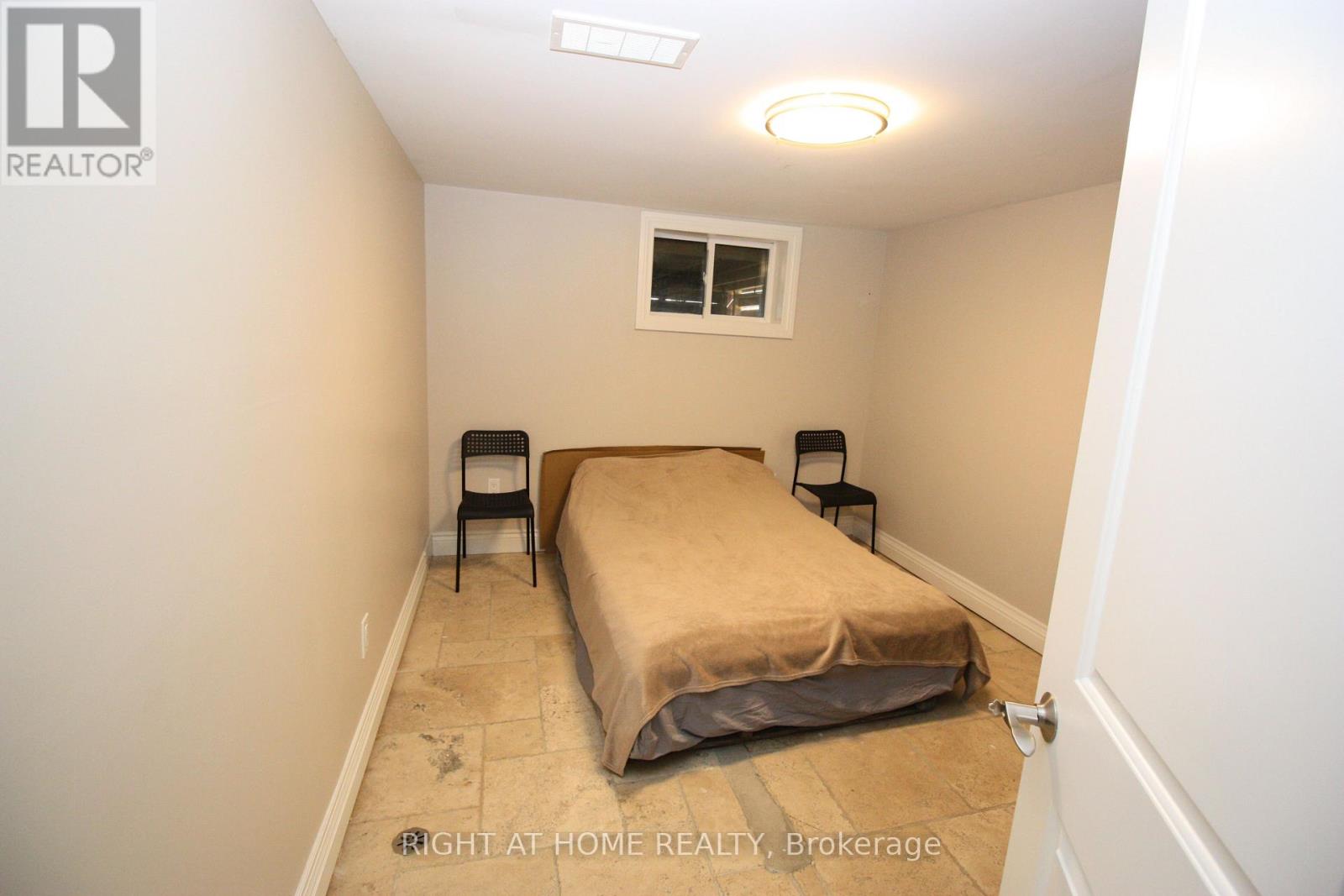 Lower - 81a Shaver Avenue N, Toronto, Ontario  M9B 4N6 - Photo 6 - W12539808