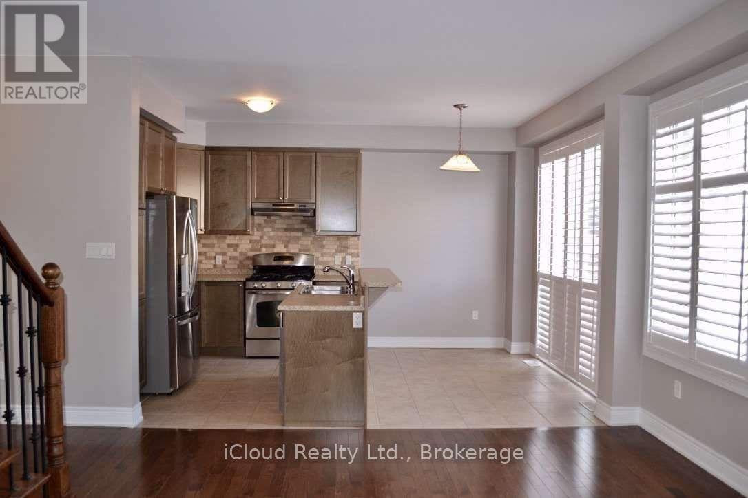 43 Merrickville Way, Brampton, Ontario  L6Y 0V2 - Photo 5 - W12539812