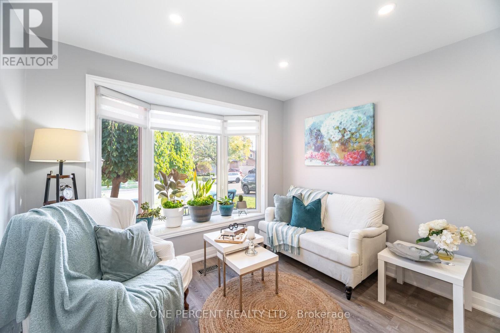 704 Bookham Crescent, Mississauga, Ontario L4Z 1T9 - Photo 4 - W12539818