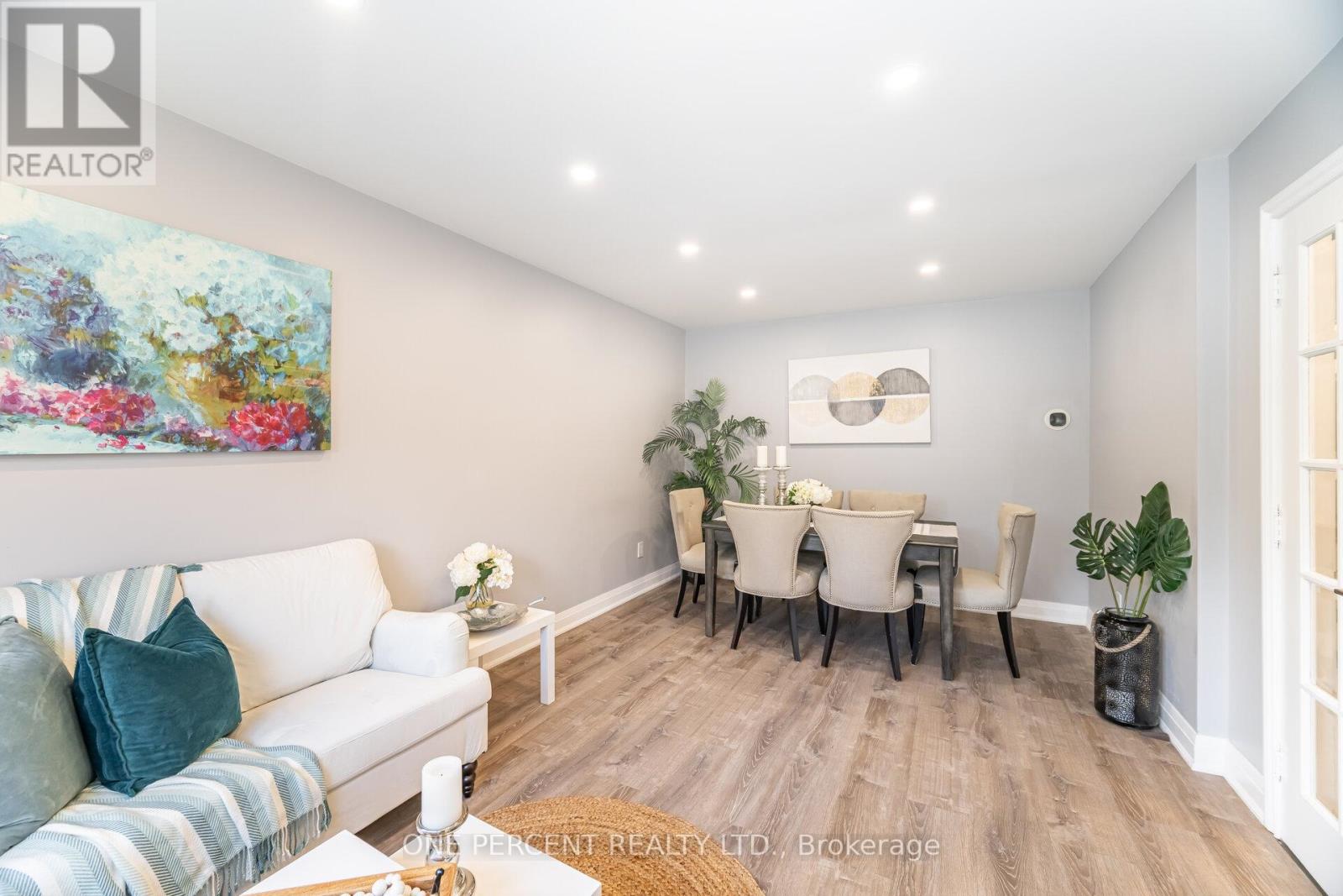 704 Bookham Crescent, Mississauga, Ontario L4Z 1T9 - Photo 5 - W12539818