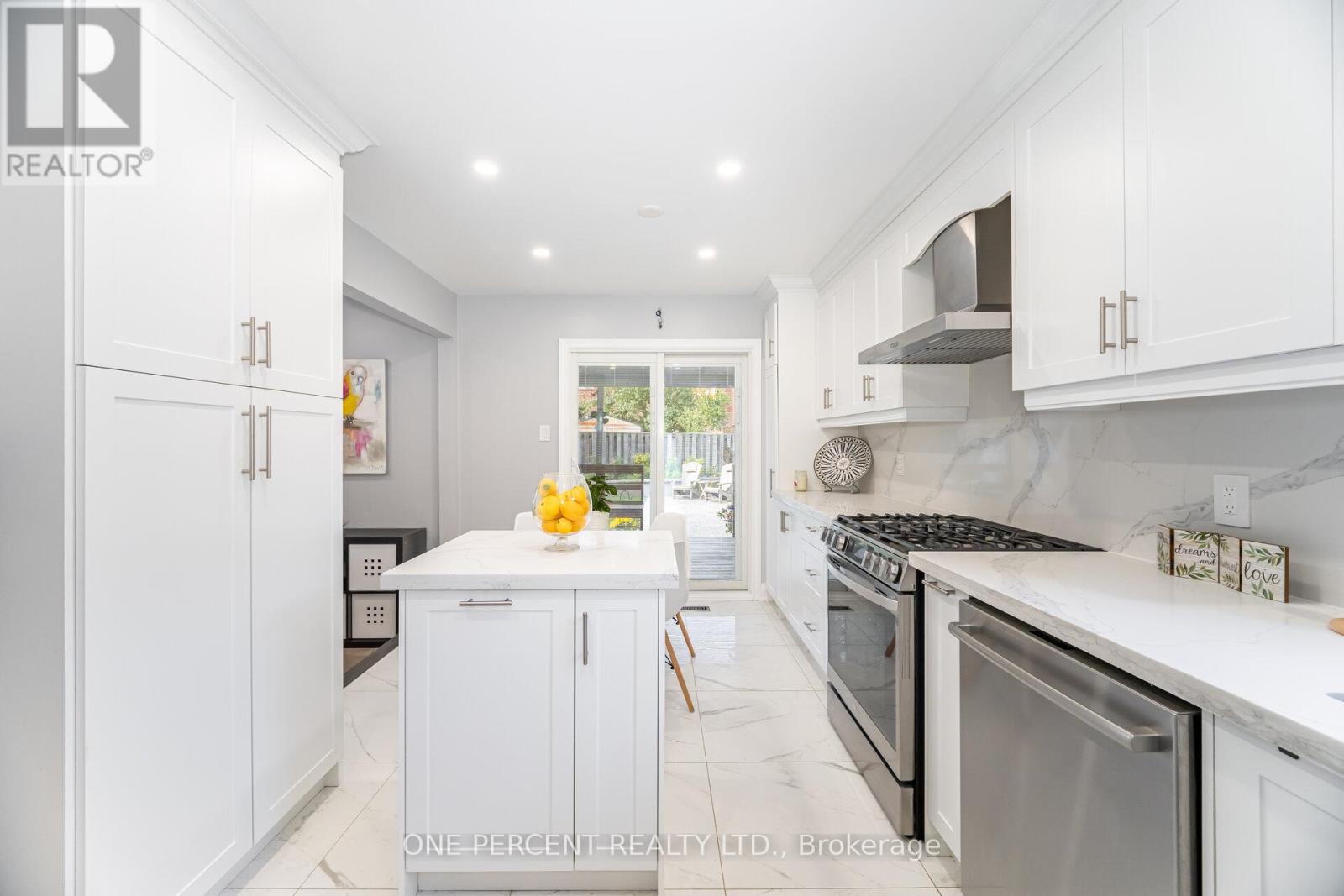 704 Bookham Crescent, Mississauga, Ontario L4Z 1T9 - Photo 8 - W12539818