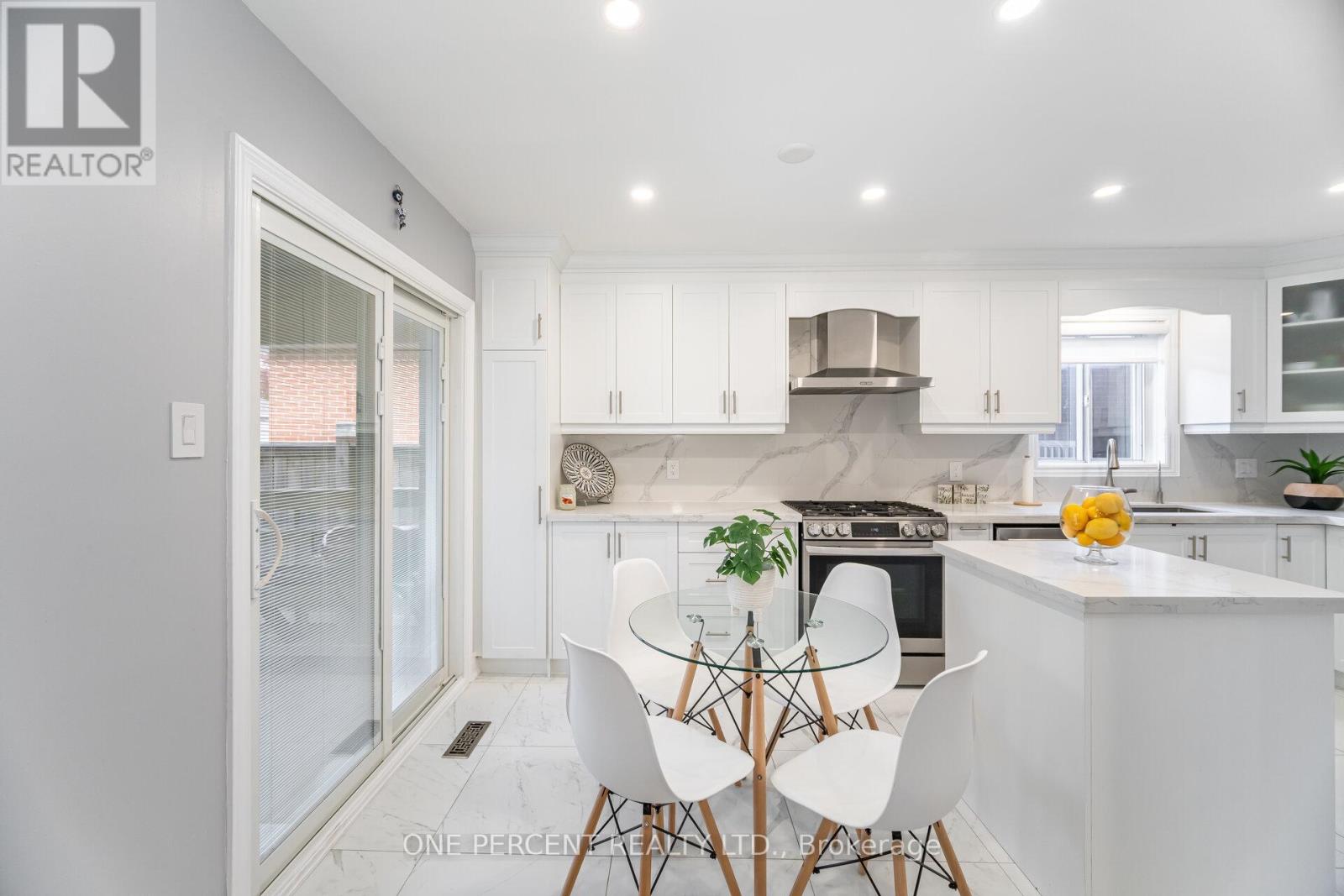 704 Bookham Crescent, Mississauga, Ontario L4Z 1T9 - Photo 9 - W12539818