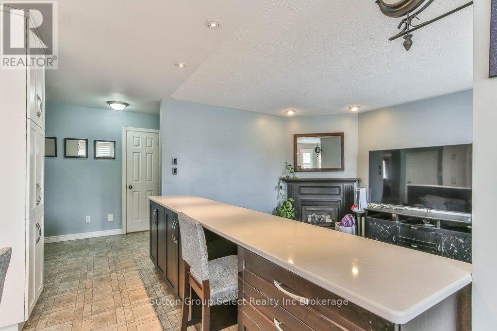 21 Heron Avenue, Woodstock, Ontario  N4T 1T1 - Photo 11 - X12361259