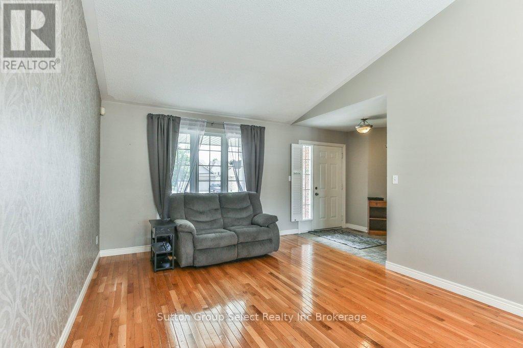 21 Heron Avenue, Woodstock, Ontario  N4T 1T1 - Photo 15 - X12361259