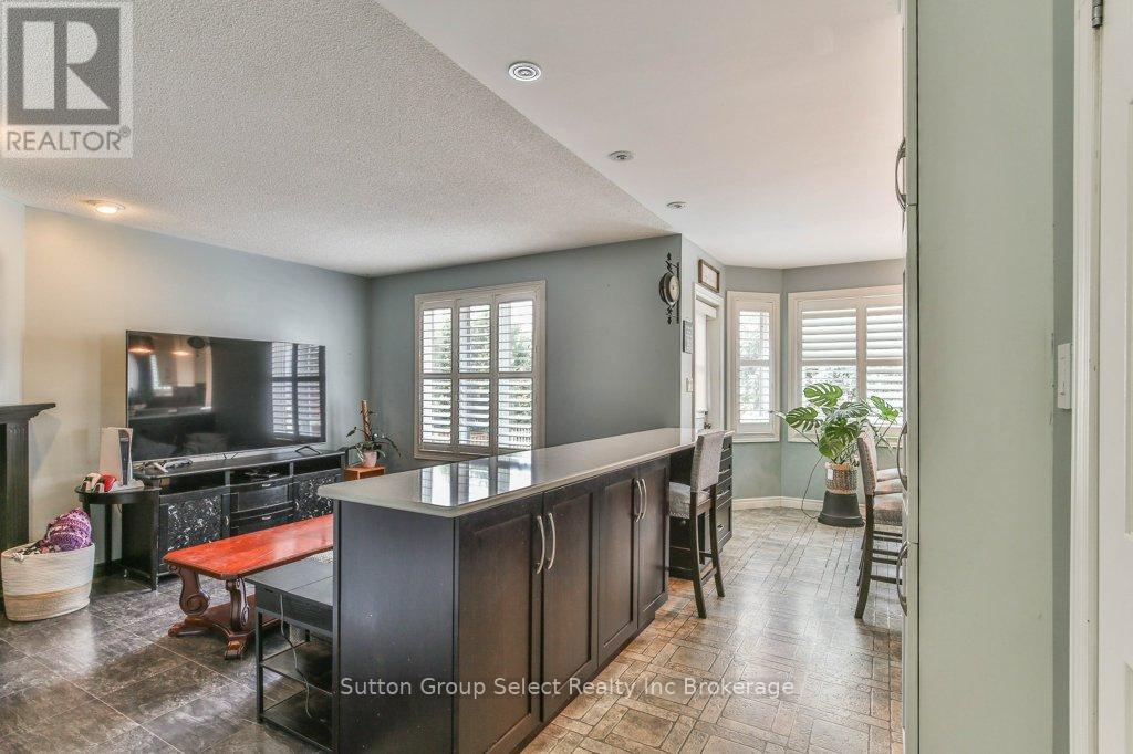 21 Heron Avenue, Woodstock, Ontario  N4T 1T1 - Photo 19 - X12361259