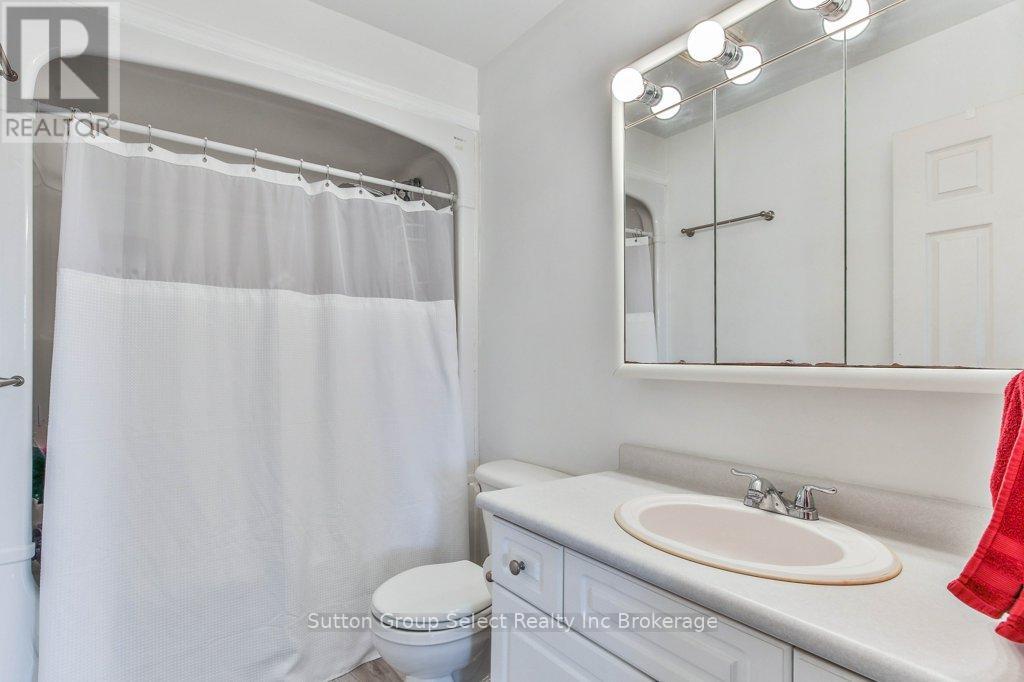 21 Heron Avenue, Woodstock, Ontario  N4T 1T1 - Photo 34 - X12361259