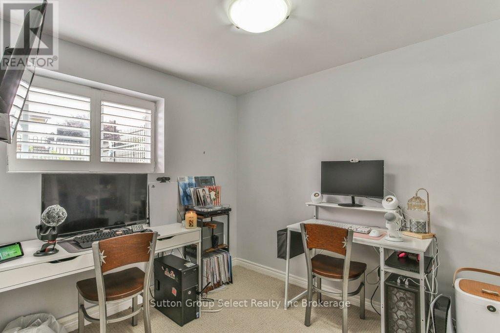 21 Heron Avenue, Woodstock, Ontario  N4T 1T1 - Photo 38 - X12361259