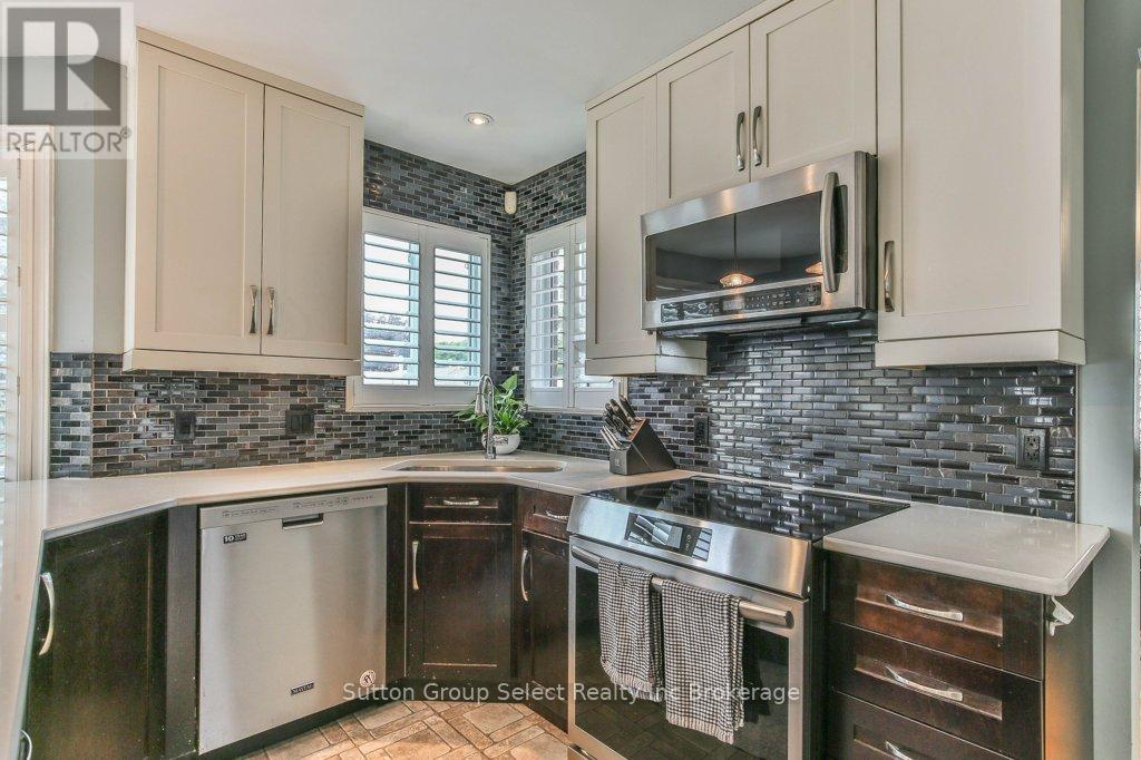 21 Heron Avenue, Woodstock, Ontario  N4T 1T1 - Photo 8 - X12361259