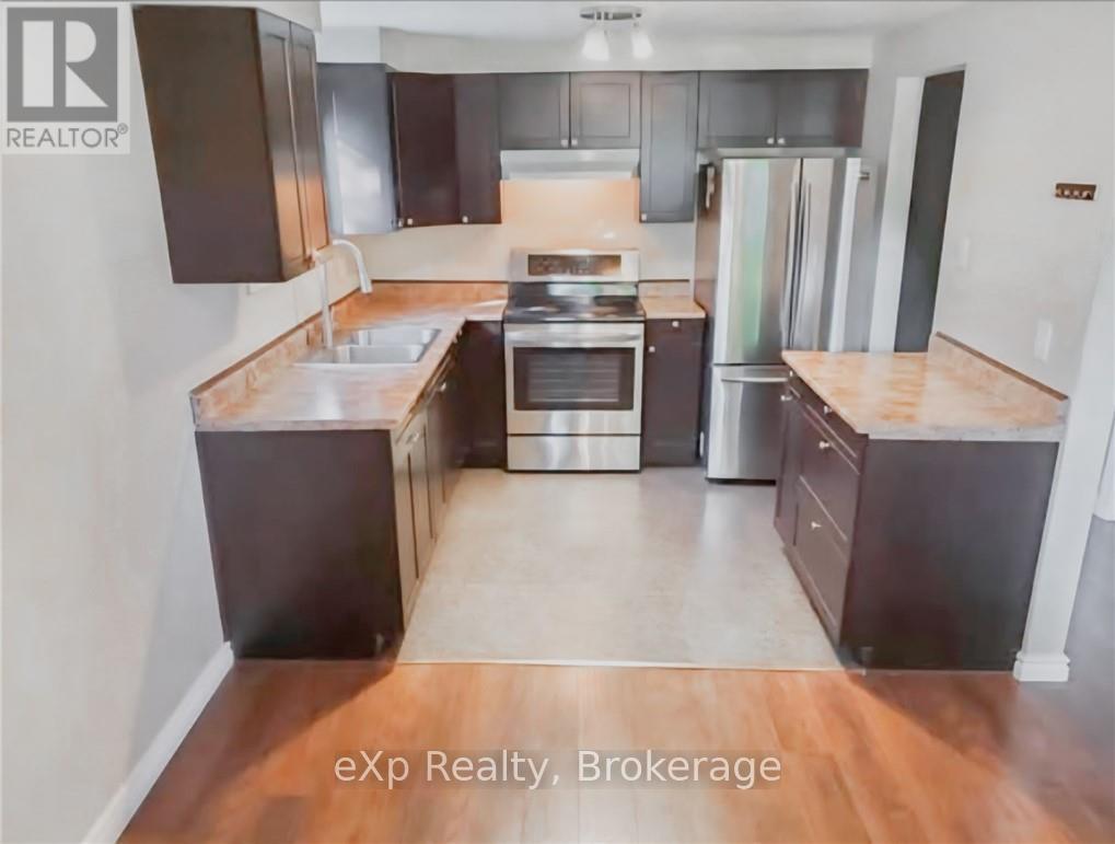 Unit 1 - 26 Woodfern Court, Kitchener, Ontario N2E 1H4 - Photo 3 - X12539856