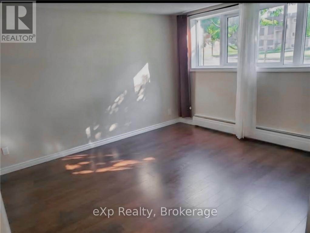 Unit 1 - 26 Woodfern Court, Kitchener, Ontario N2E 1H4 - Photo 5 - X12539856