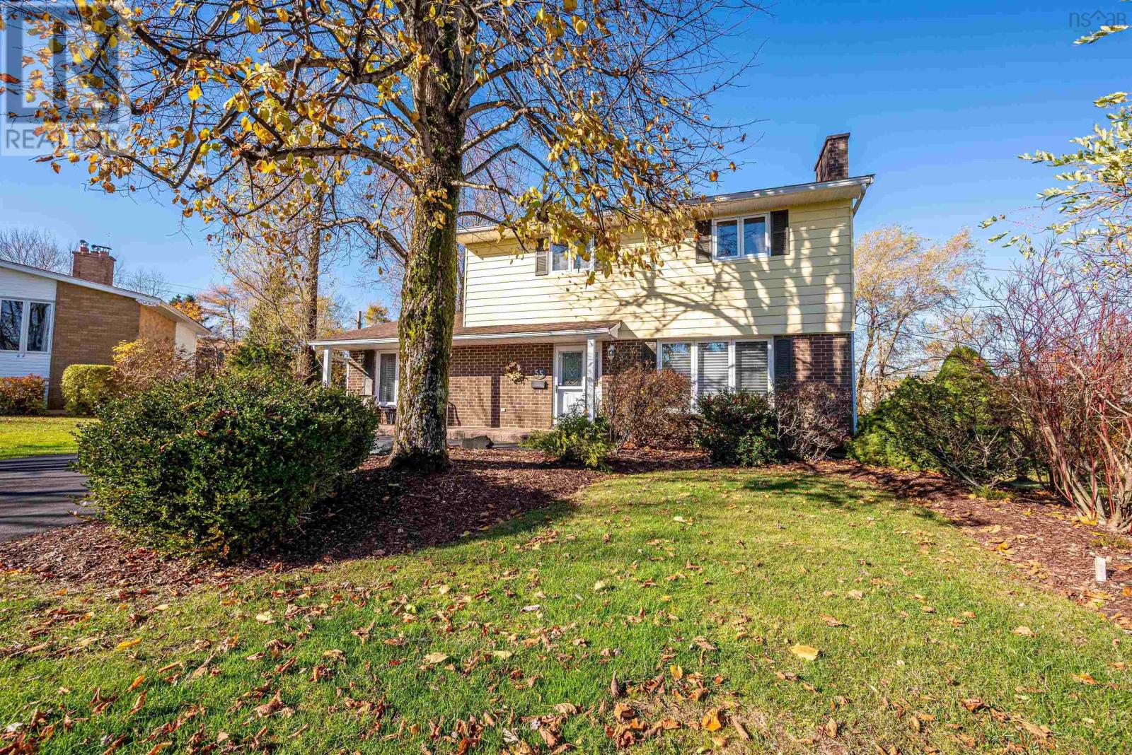 Property at 55 Hardisty Court image 2