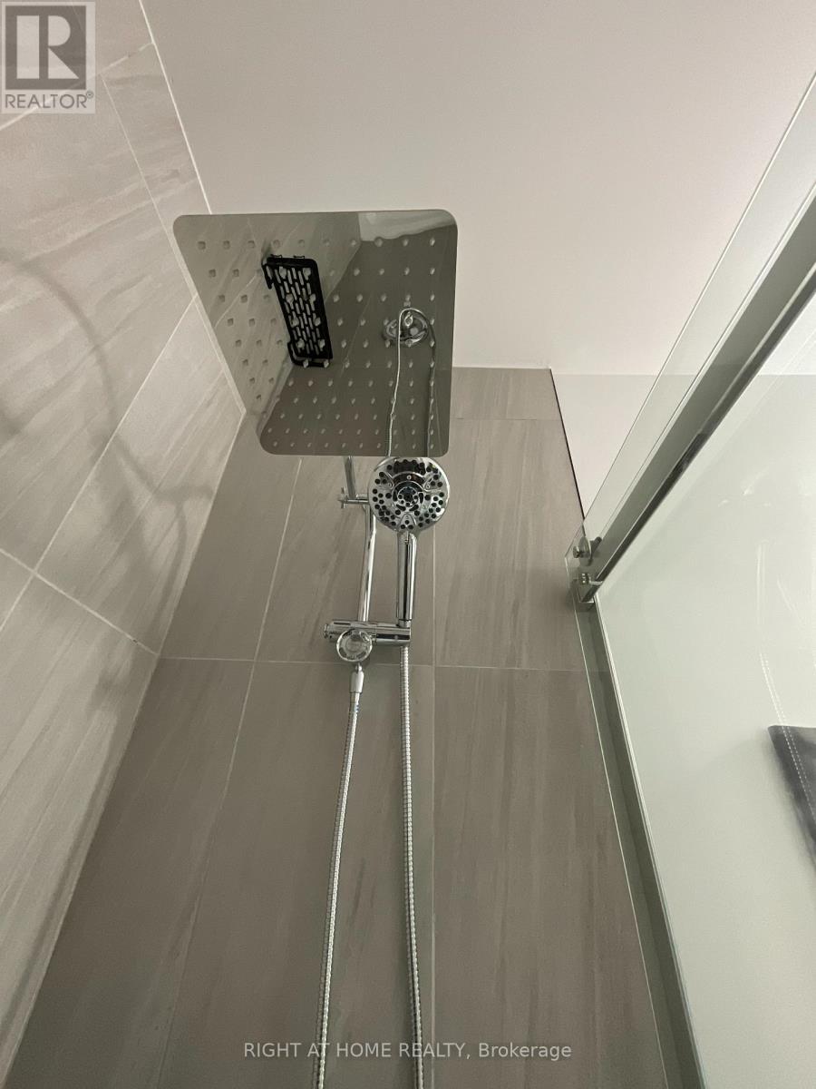 Main Floor - 674 Manning Avenue, Toronto, Ontario  M6G 2W4 - Photo 13 - C12469431