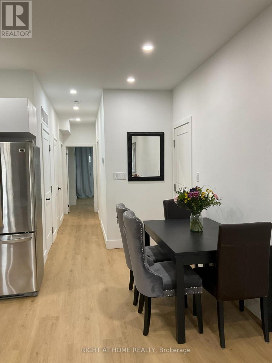 Main Floor - 674 Manning Avenue, Toronto, Ontario  M6G 2W4 - Photo 24 - C12469431