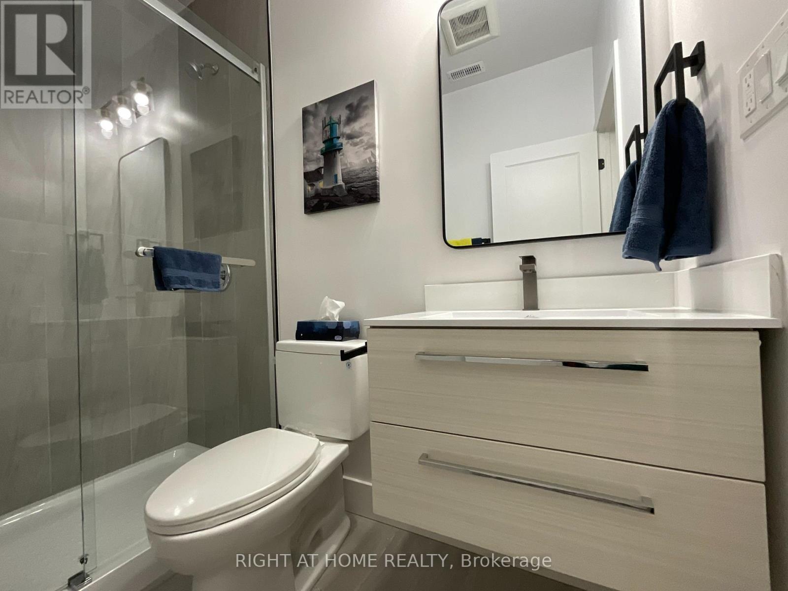 Main Floor - 674 Manning Avenue, Toronto, Ontario  M6G 2W4 - Photo 12 - C12469431