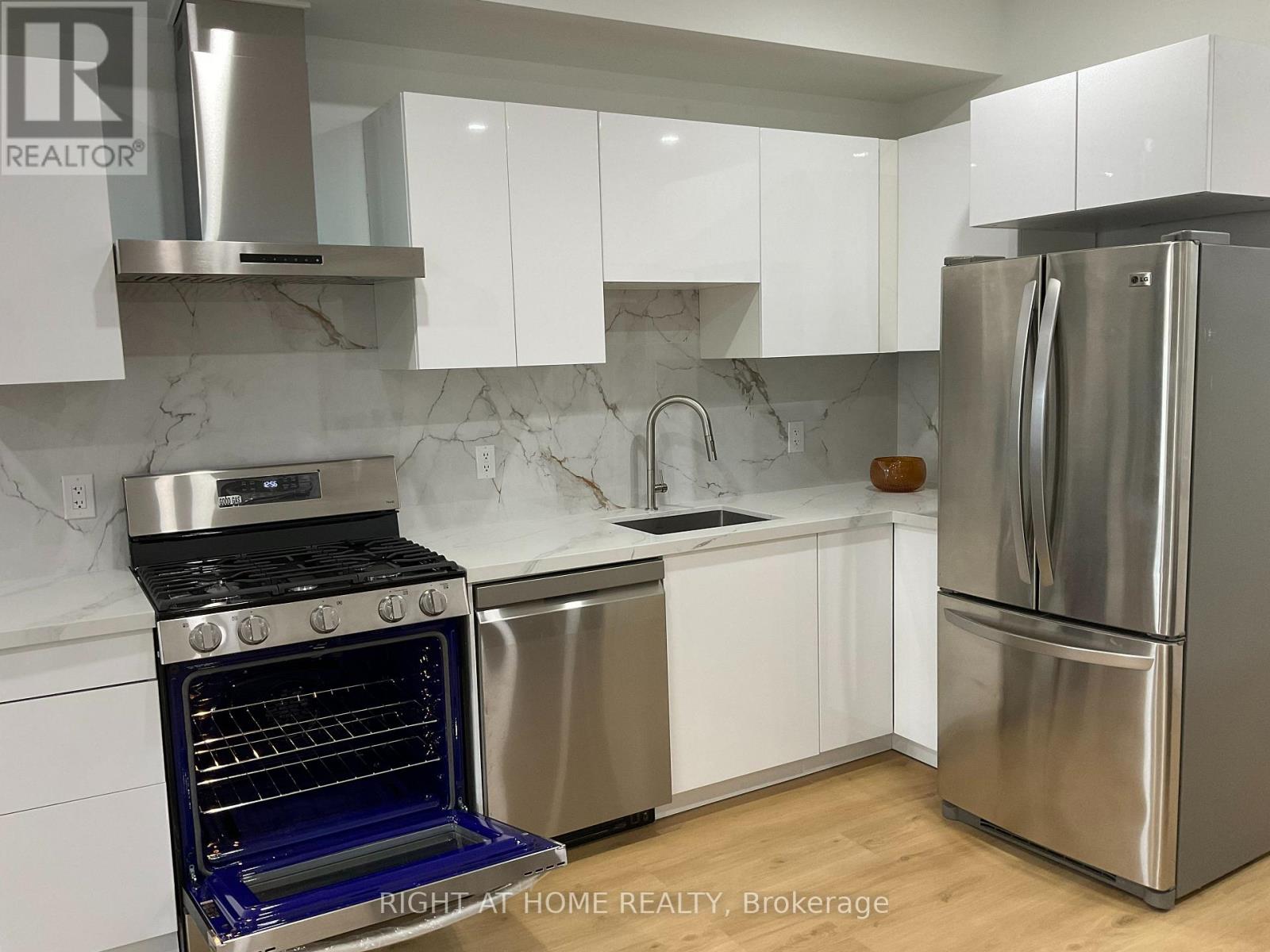 Main Floor - 674 Manning Avenue, Toronto, Ontario  M6G 2W4 - Photo 9 - C12469431