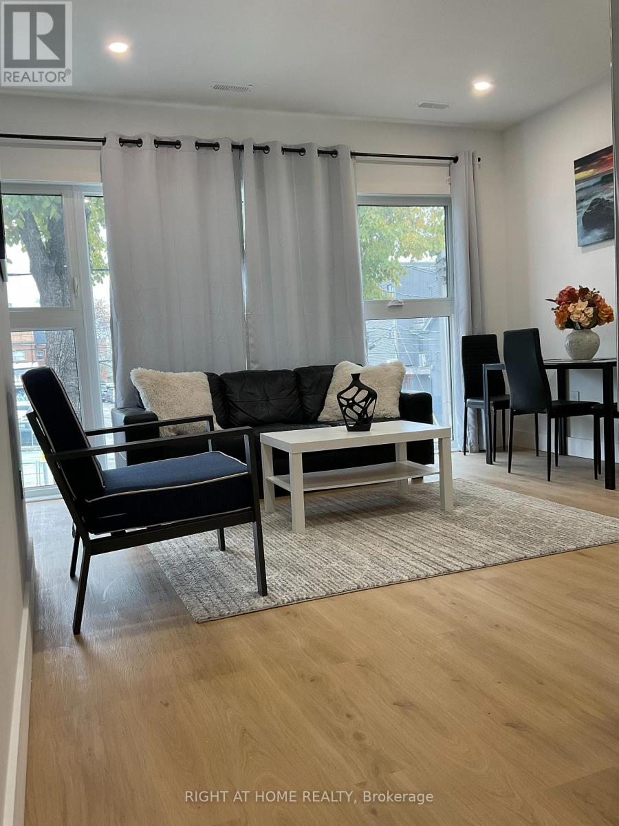 SECOND FLOOR - 674 MANNING AVENUE, Toronto, Ontario