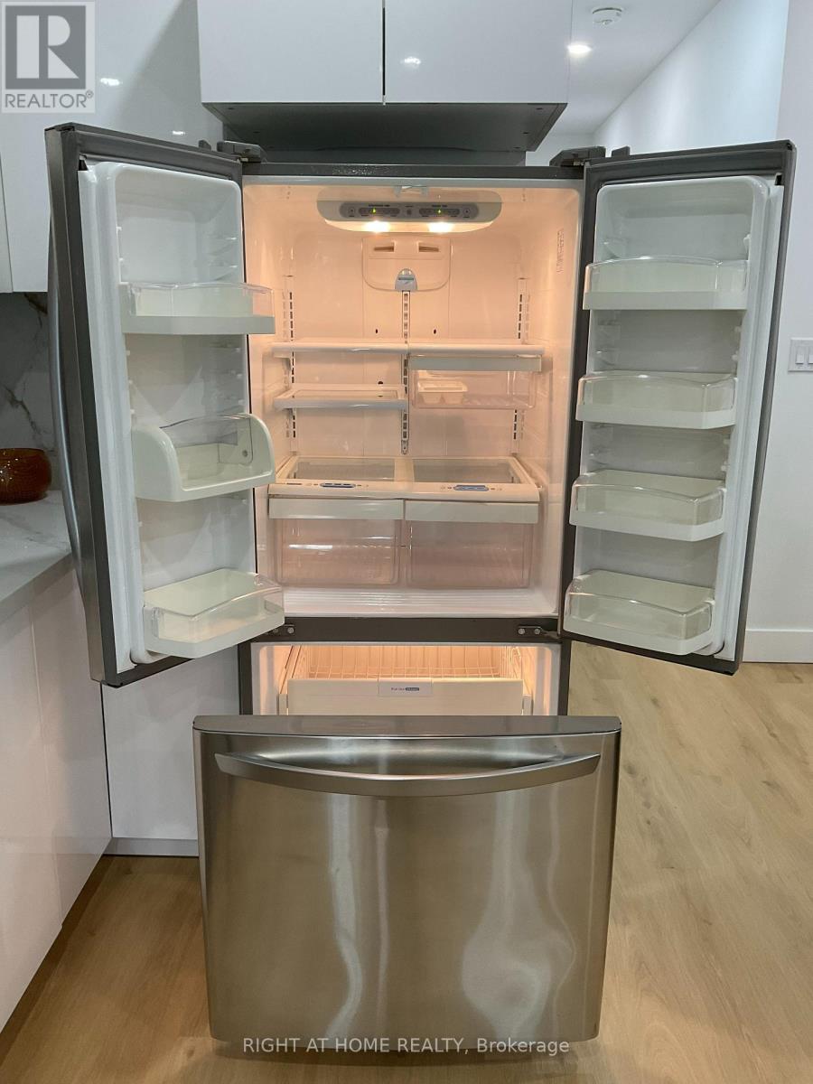 Main Floor - 674 Manning Avenue, Toronto, Ontario  M6G 2W4 - Photo 7 - C12469431