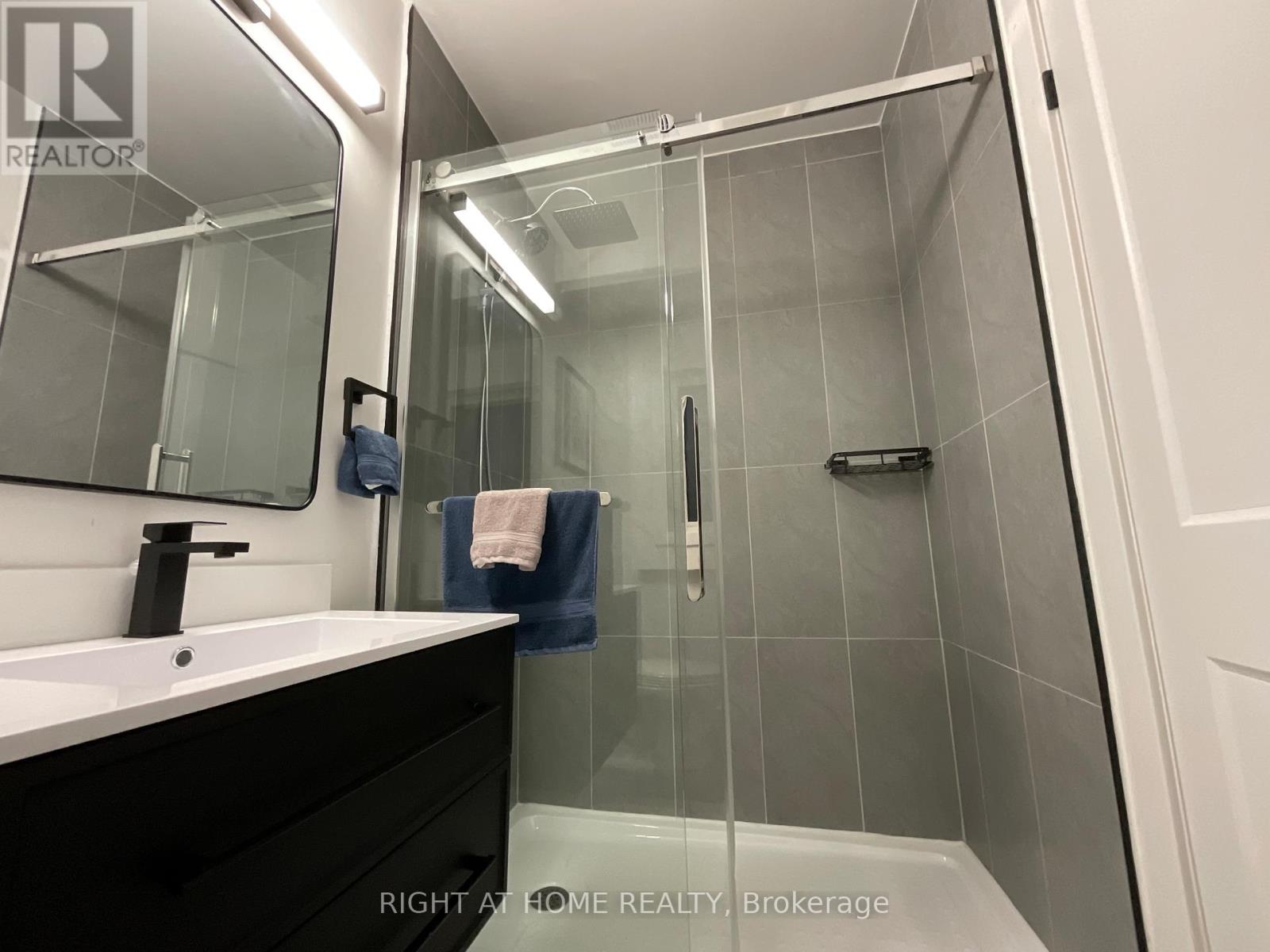 Second Floor - 674 Manning Avenue, Toronto, Ontario  M3H 2G1 - Photo 17 - C12470156