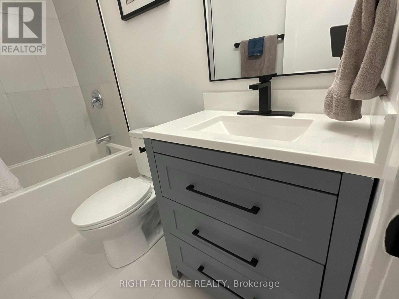 Second Floor - 674 Manning Avenue, Toronto, Ontario  M3H 2G1 - Photo 12 - C12470156