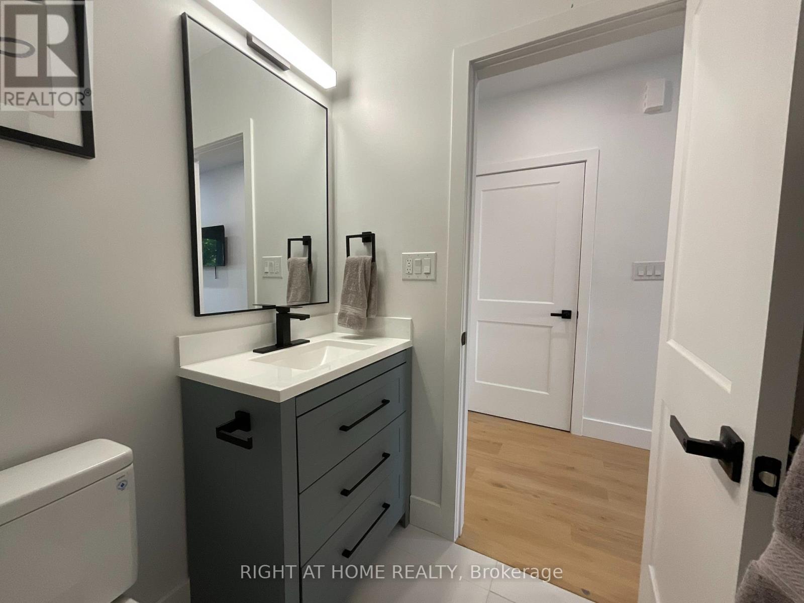 Second Floor - 674 Manning Avenue, Toronto, Ontario  M3H 2G1 - Photo 10 - C12470156