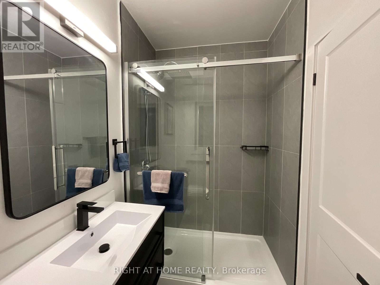 Second Floor - 674 Manning Avenue, Toronto, Ontario  M3H 2G1 - Photo 18 - C12470156