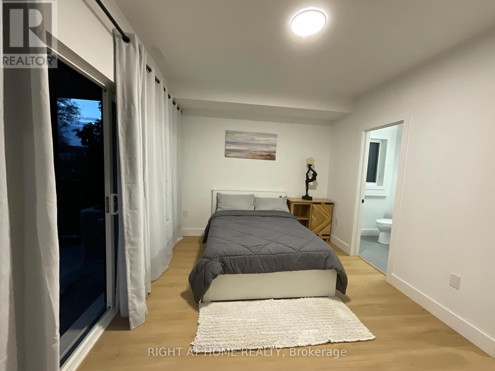 Second Floor - 674 Manning Avenue, Toronto, Ontario  M3H 2G1 - Photo 20 - C12470156