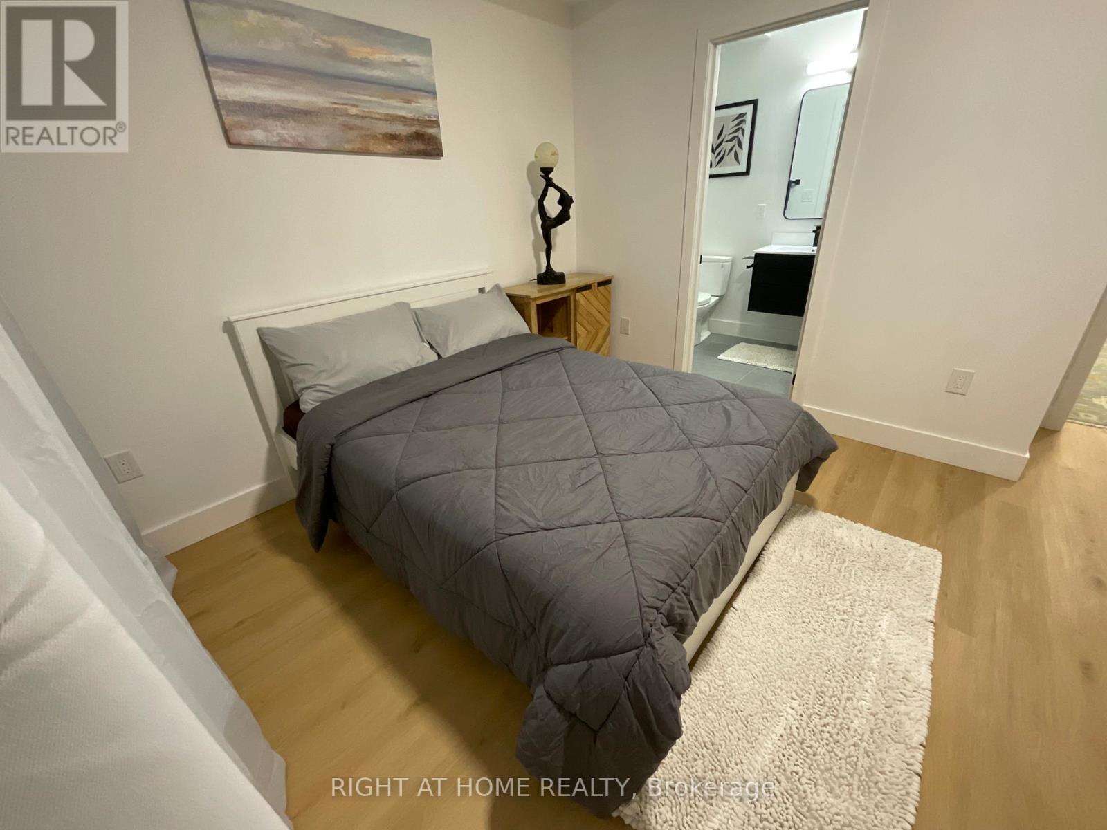 Second Floor - 674 Manning Avenue, Toronto, Ontario  M3H 2G1 - Photo 19 - C12470156