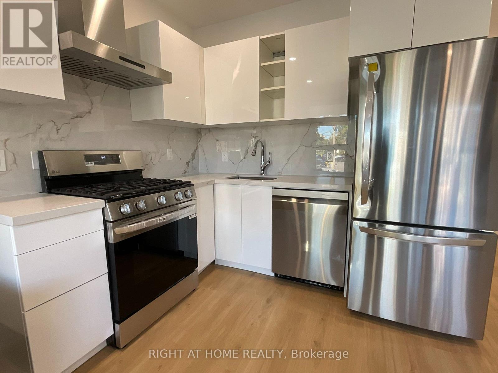 Second Floor - 674 Manning Avenue, Toronto, Ontario  M3H 2G1 - Photo 5 - C12470156