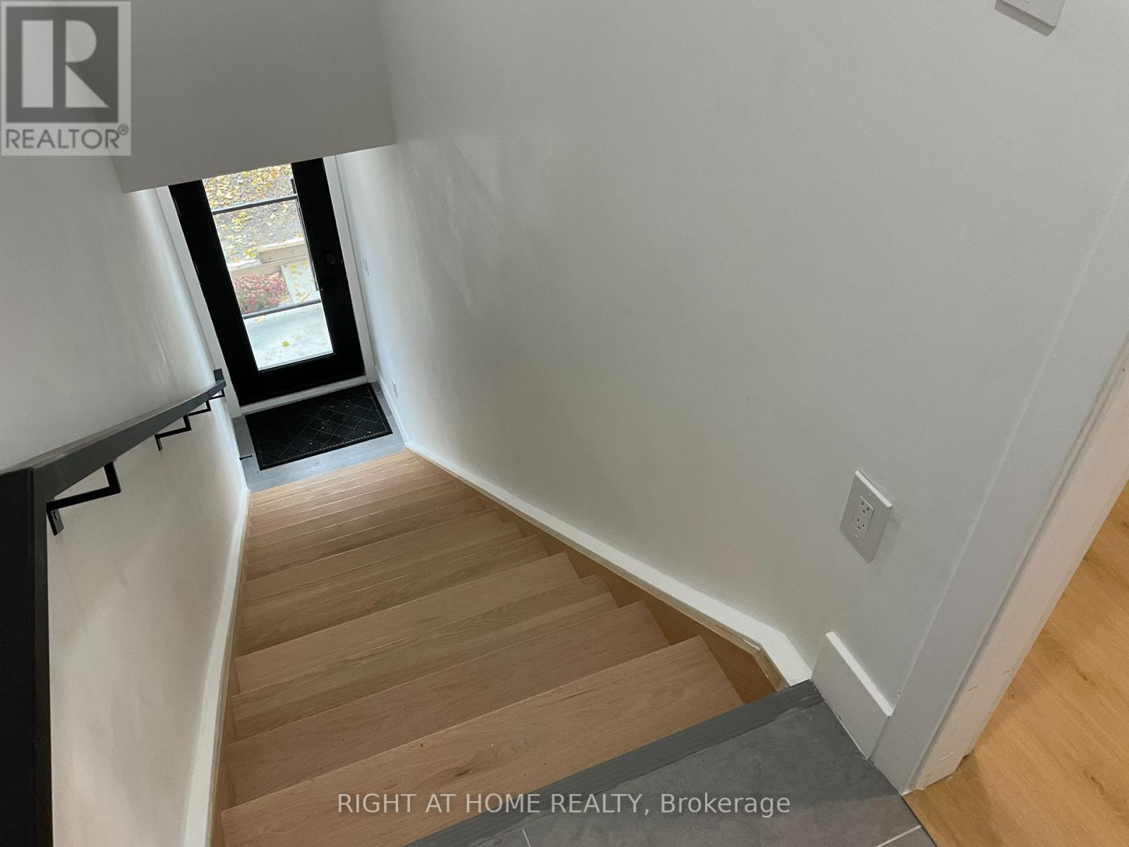 Second Floor - 674 Manning Avenue, Toronto, Ontario  M3H 2G1 - Photo 32 - C12470156