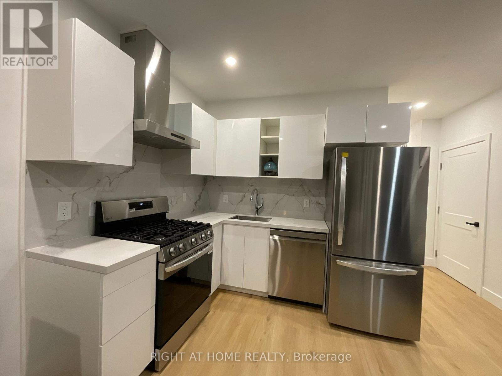 Second Floor - 674 Manning Avenue, Toronto, Ontario  M3H 2G1 - Photo 7 - C12470156