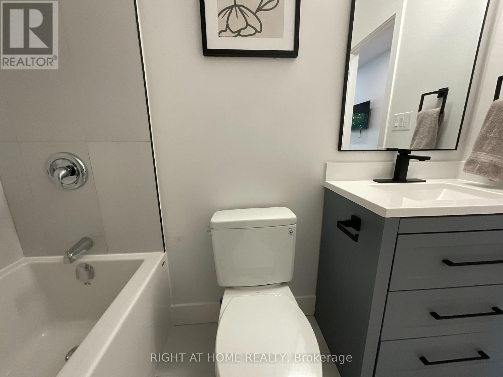 Second Floor - 674 Manning Avenue, Toronto, Ontario  M3H 2G1 - Photo 9 - C12470156