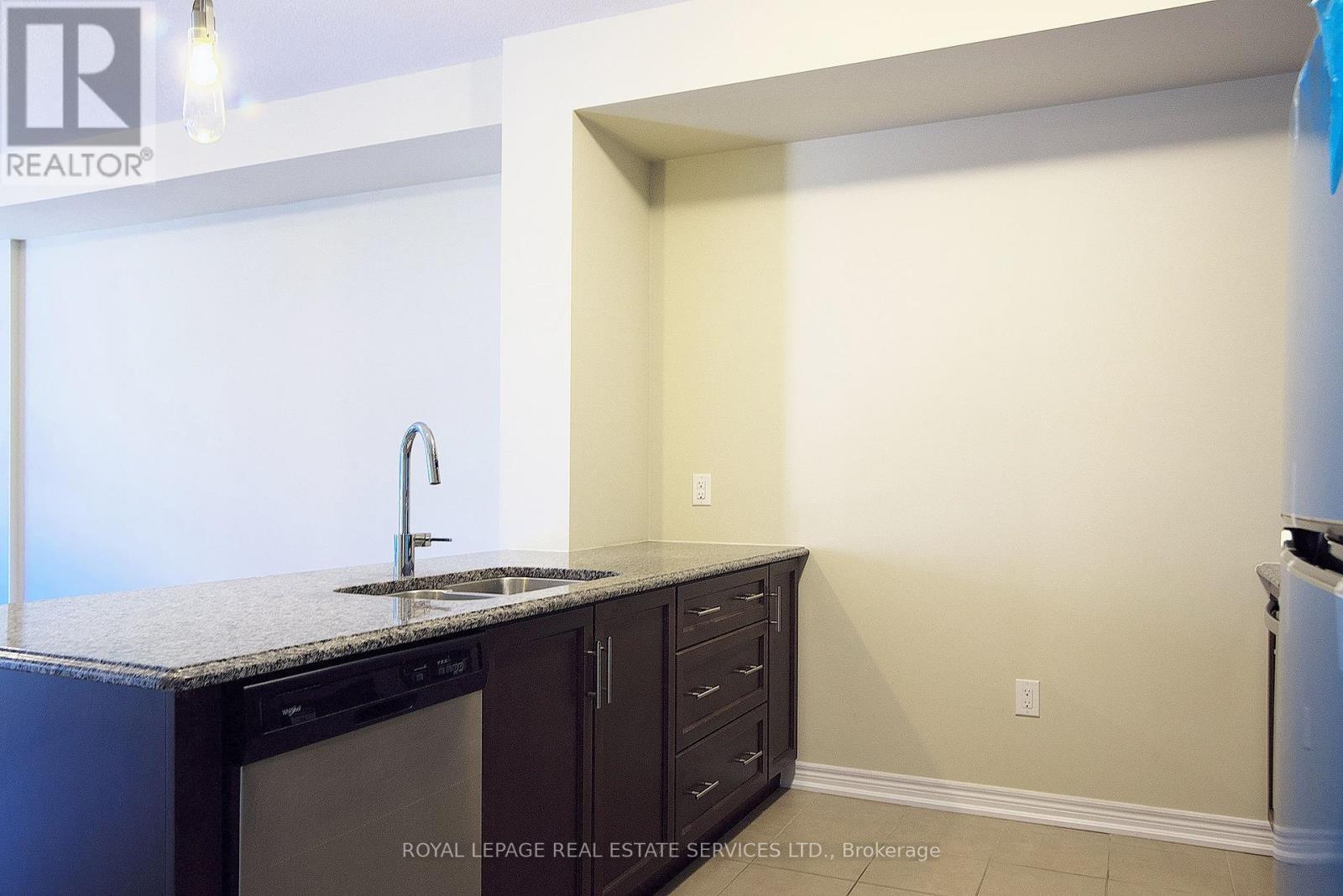 387 Alderwood Common, Oakville, Ontario L6H 0P8 - Photo 3 - W12474941